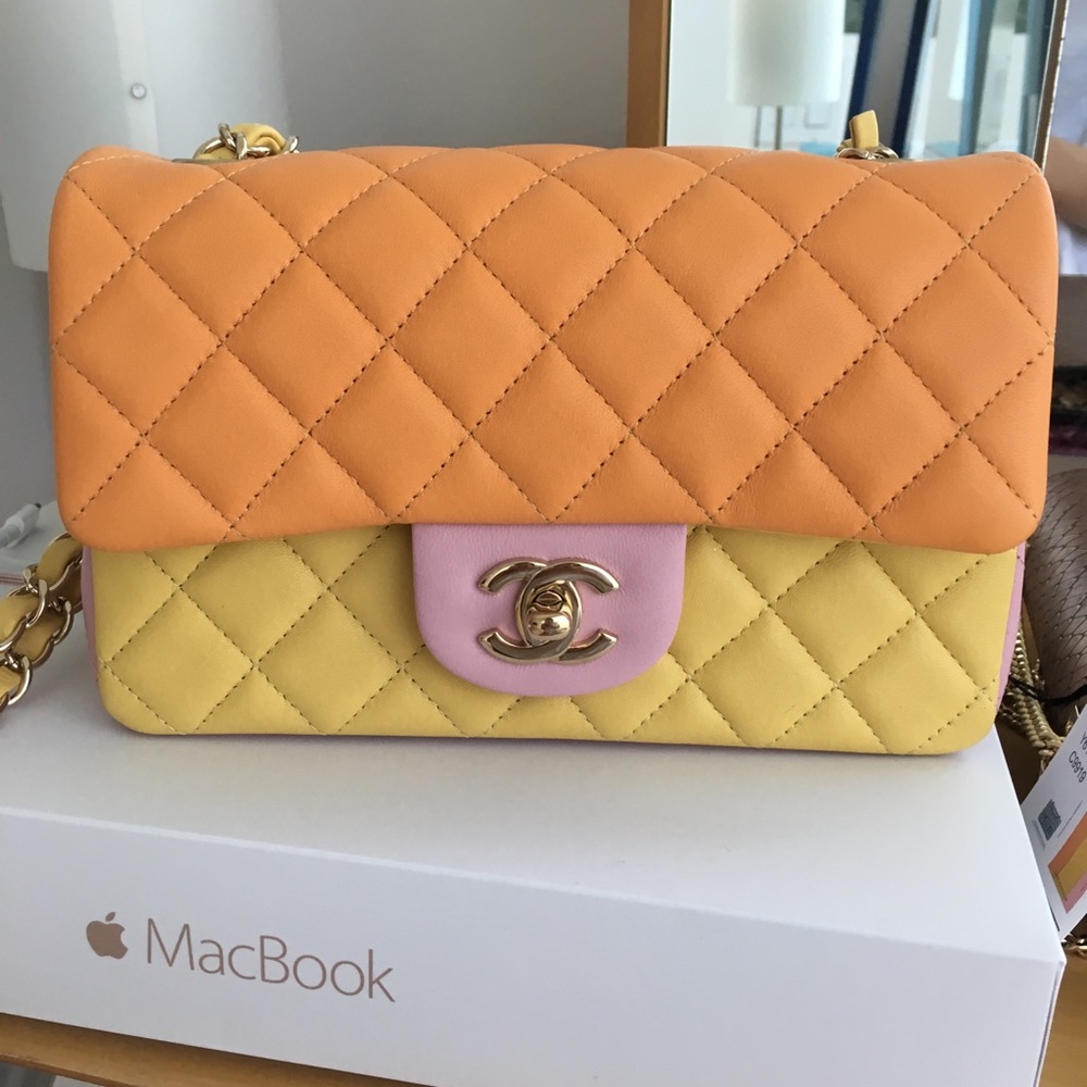 CHANEL MINI FLAP BAG: 2017 Cuba Cruise Collection